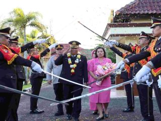 Pedang Pora Iringi Purna Bakti Kompol Hamonangan Simbolon